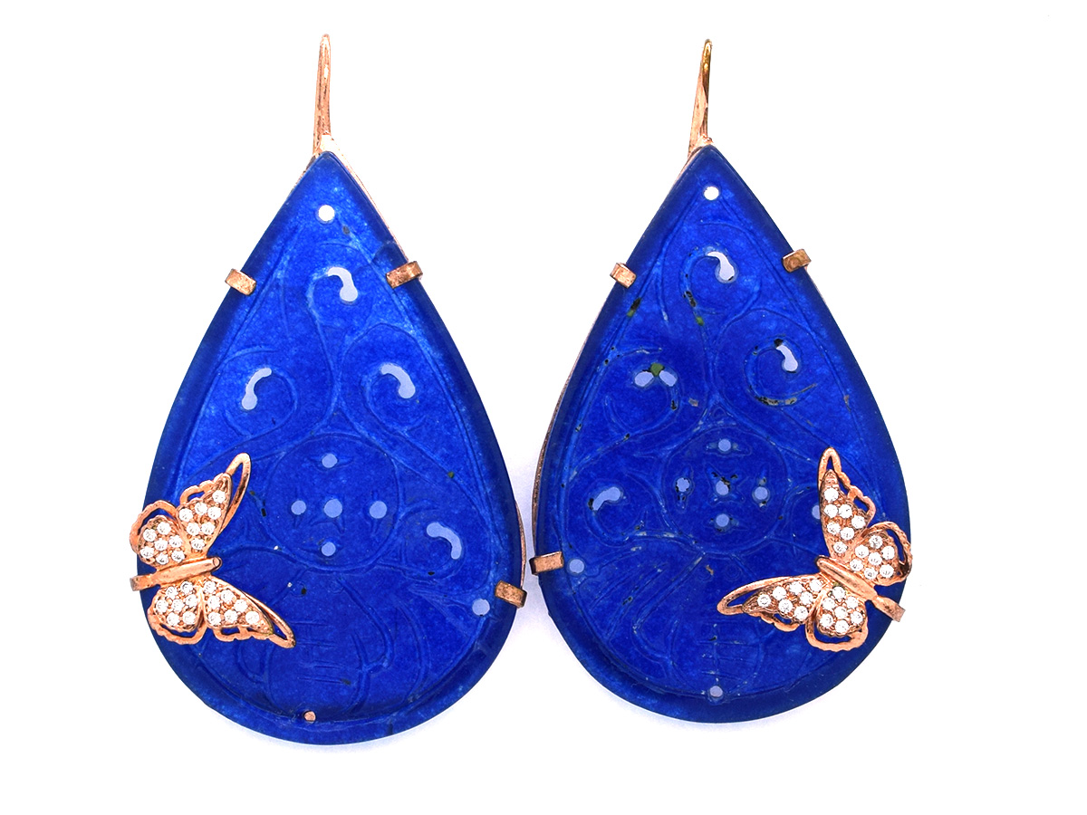 Orecchini in argento placcato oro rosa  giada naturale blu intarsiata a forma di goccia e elemento decorativo a forma di farfalla con zirconi