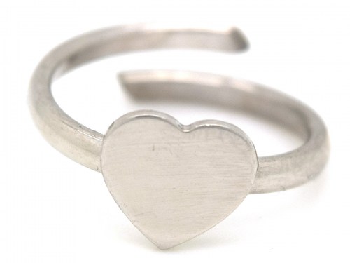 Anello in argento placcato oro bianco con centrale a forma di cuore