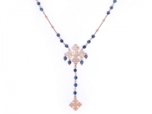 collana in argento rosa e pietre naturali blu e croce elaborata